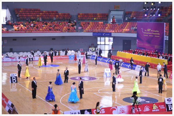 茄子短视频污案例-花都风神体育馆