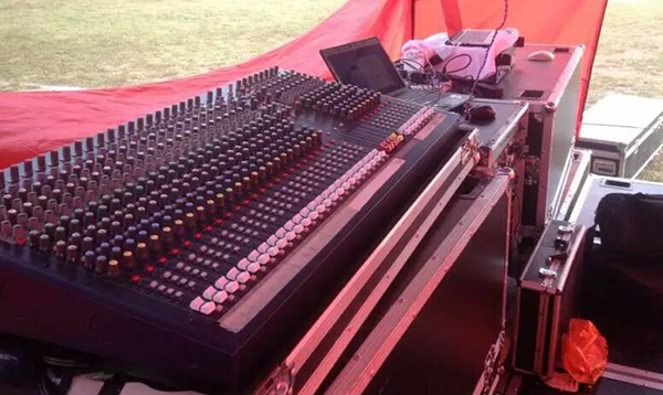 茄子短视频污音响灯光设备