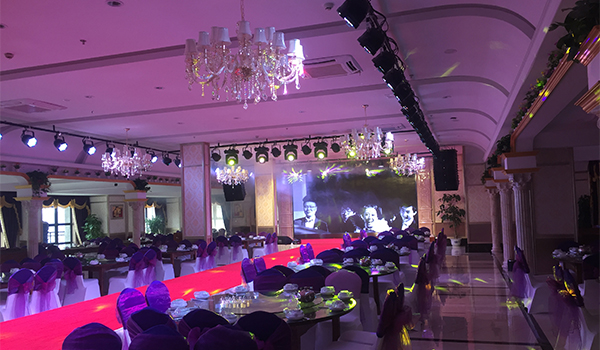 宴会厅采用专业线阵音响系统