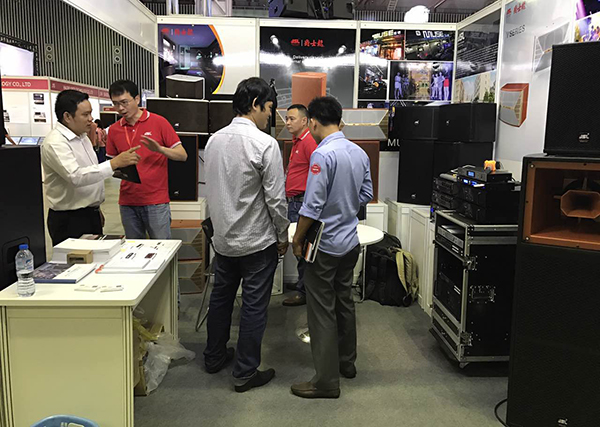茄子短视频污音响品牌亮相2017越南灯光音响展