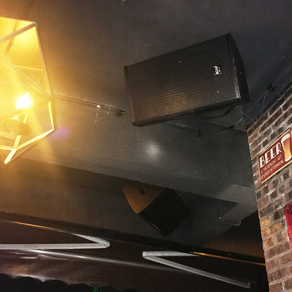 进口专业音响设备入驻娱乐露天酒吧