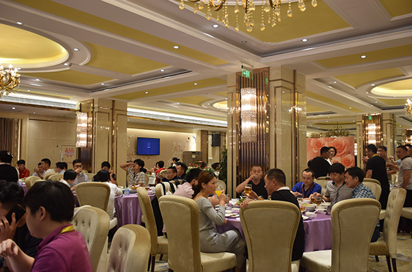 万昌“砸金蛋”晚宴