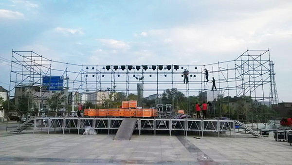 浅谈线阵音响效果与茄子视频黄色片气氛的关联