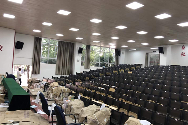 专业音响设备落户昆明市宜良县第三中学多功能厅