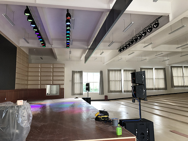 【JSL茄子短视频污案例】宜良草甸云龙小学报告厅使用JSL品牌的K6/K7