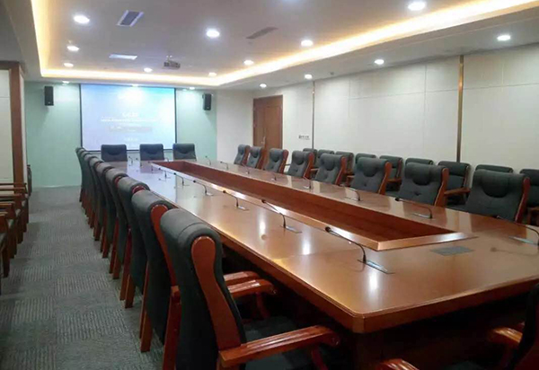 会议音响系统中反馈抑制器的连接方法