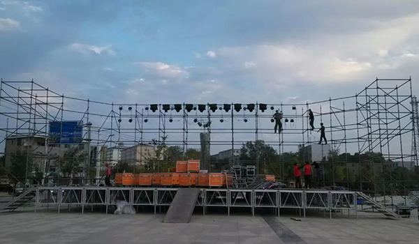 茄子视频黄色片灯光设备从安装到调试 厂家都很认真对待