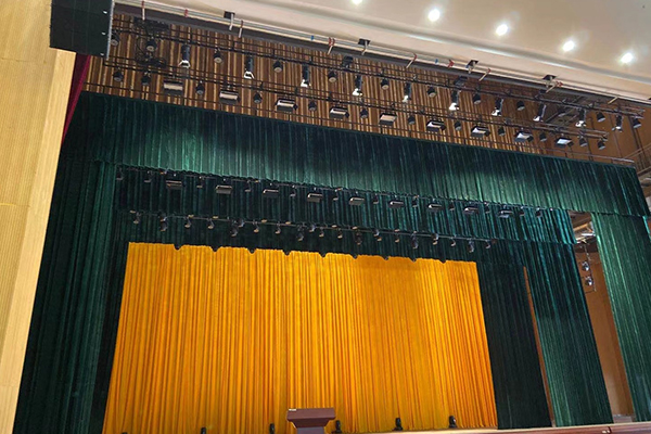 四川宜宾外语大学多功能剧院选用线阵茄子视频懂你更多污系统【万昌企业】