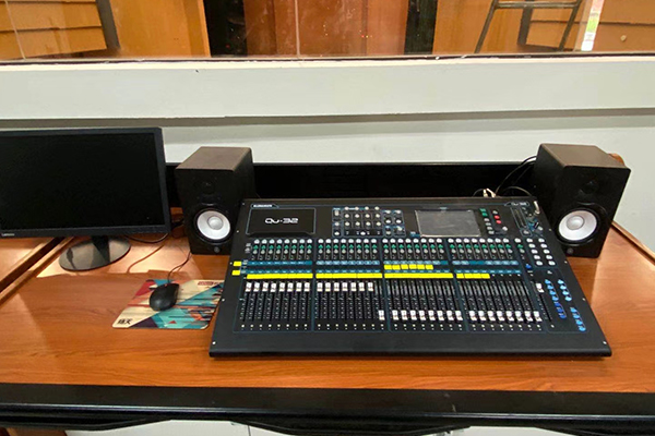 四川宜宾外语大学多功能剧院选用线阵茄子视频懂你更多污系统【万昌企业】