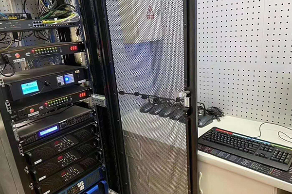 四川阿坝州汶川县第五中学打造报告厅扩声系统