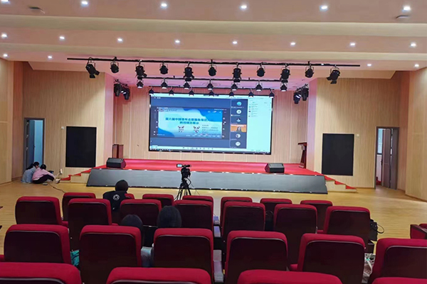 四川成都体育学院报告厅选用茄子短视频污线阵音响系统