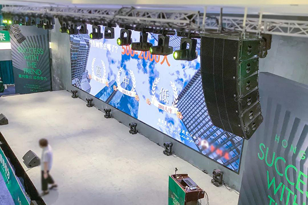 如何选择线阵音响 美观实用才是王道【茄子短视频污音响】