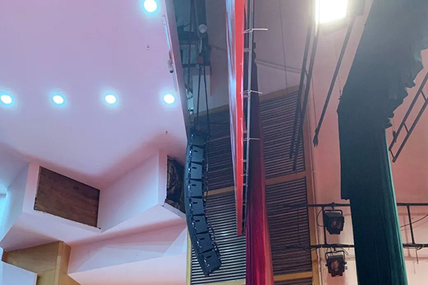 茄子视频黄色片演出音响设备中无线话筒的调试要点